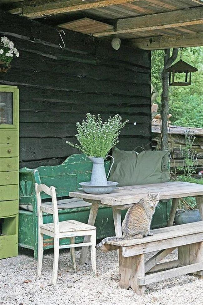 Green Garden Table For Everyday Moments