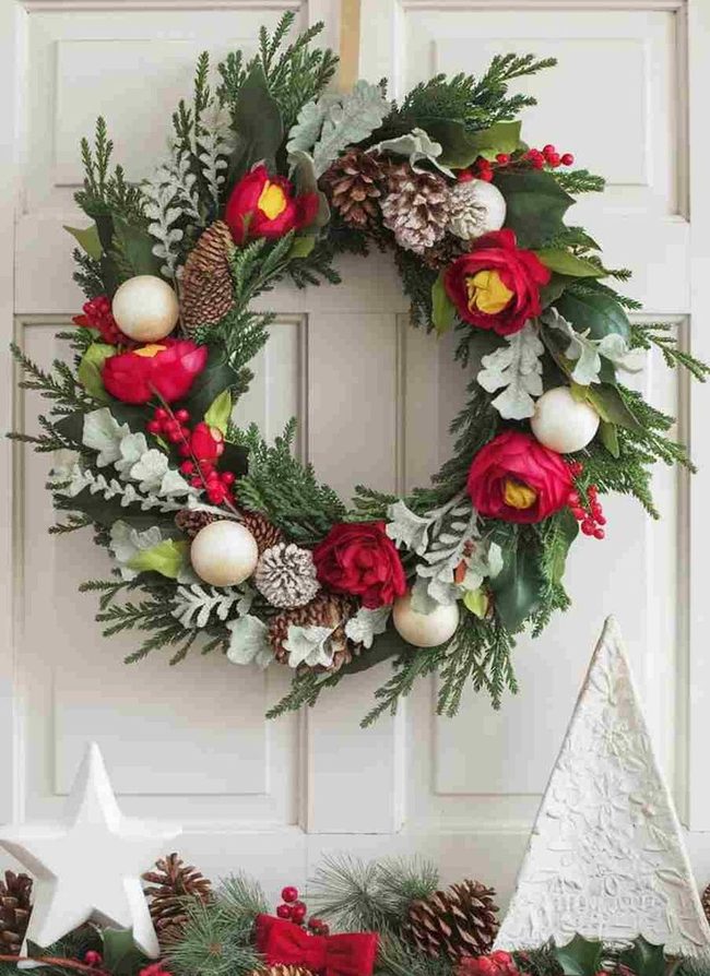 Fresh Evergreen Wreaths And Garlands