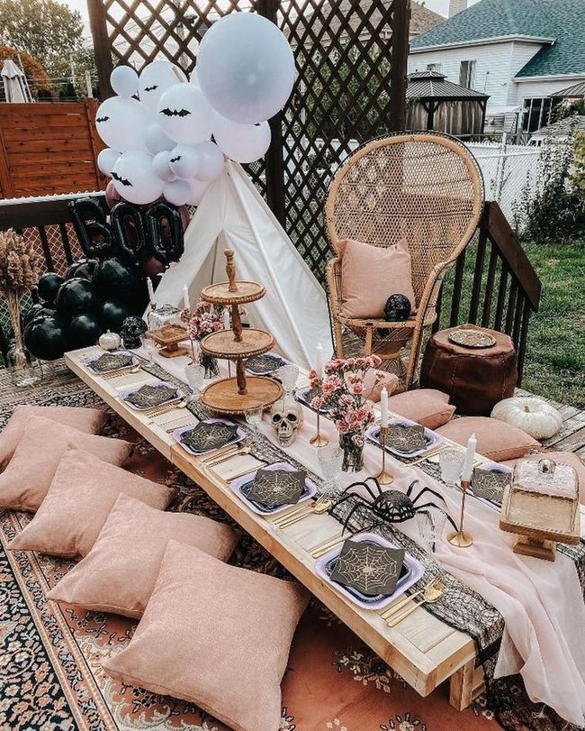 White Bat Balloons Halloween Table