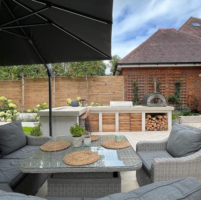 Modern Patio Dining With Living Walls