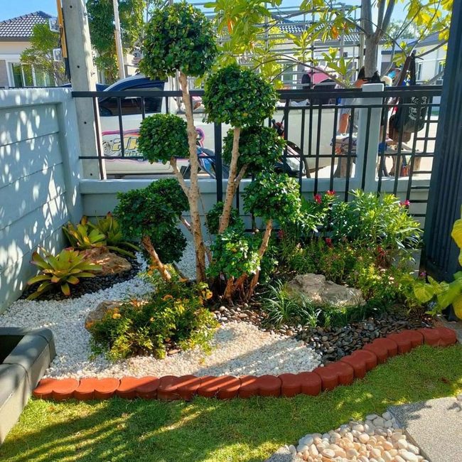 Black Stone And White Pebble Garden