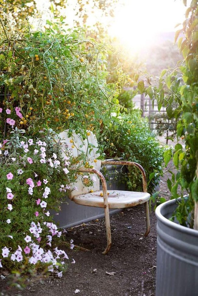 Green Hideaway With Vintage Touches
