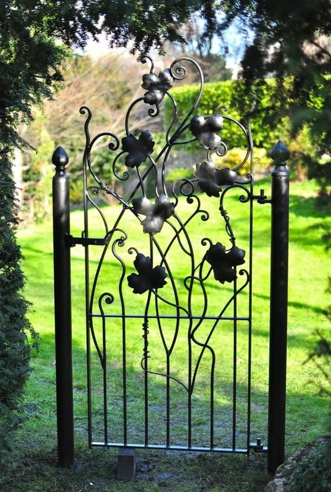Black Metal Garden Gateway
