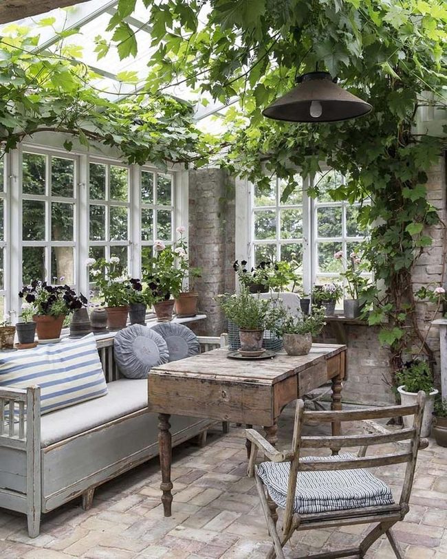 Green Farm Room, Natural Light