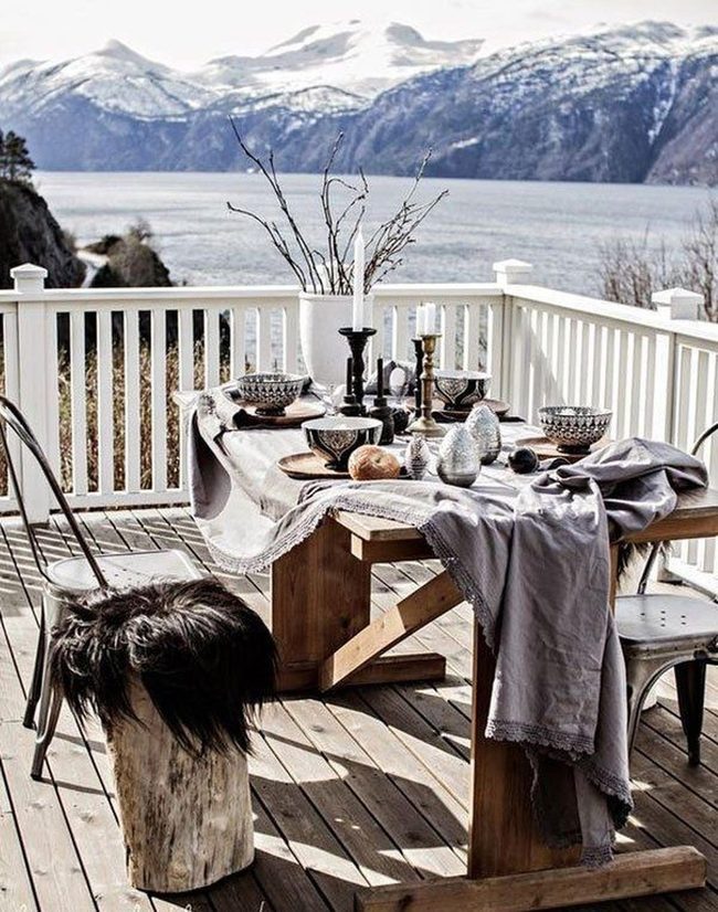 Mountain View Wooden Dining