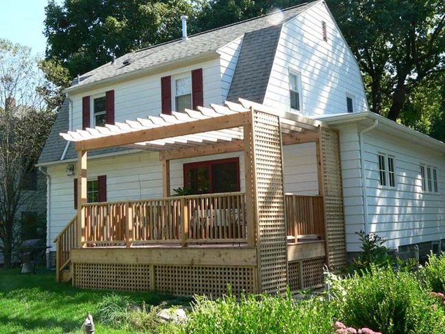 Wooden Lattice Backyard Privacy Screen