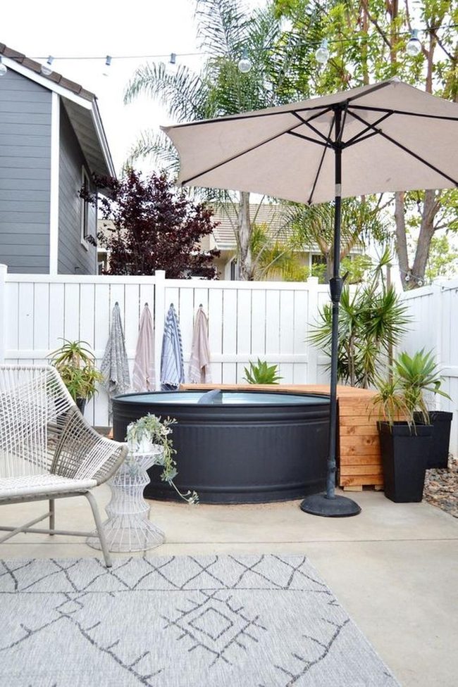 Black Round Hot Tub Oasis