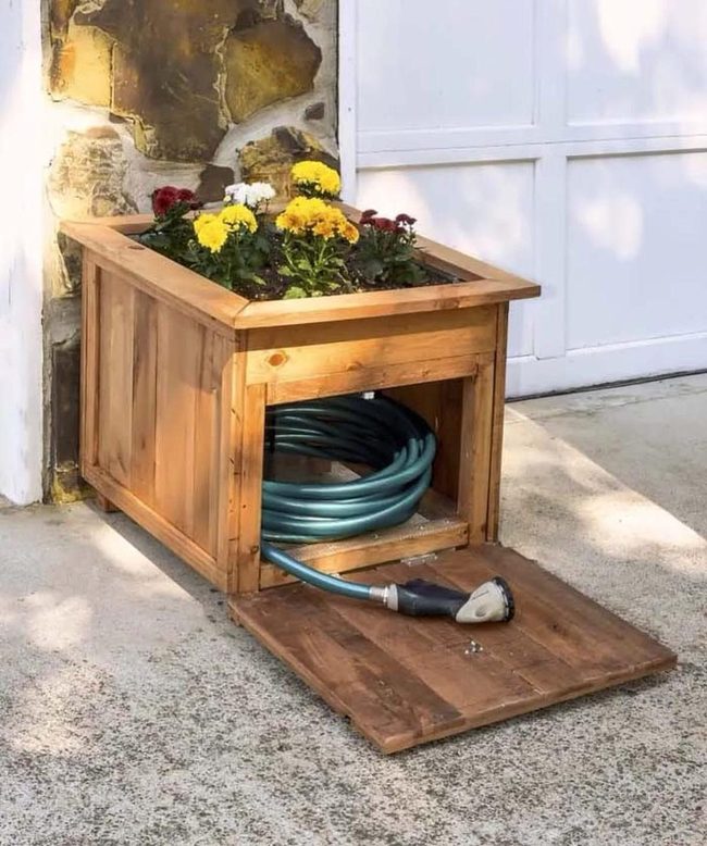 Pallet Planter Hose Hideaway