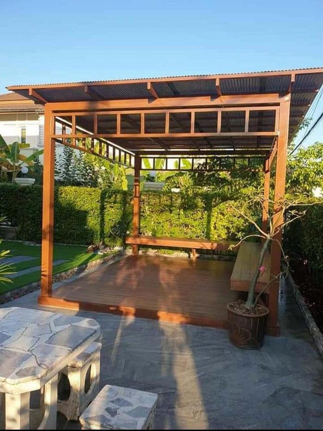 Floating Deck Family Gathering Spot