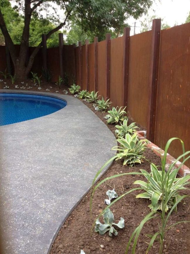 Rust-Brown Metal Garden Dividers