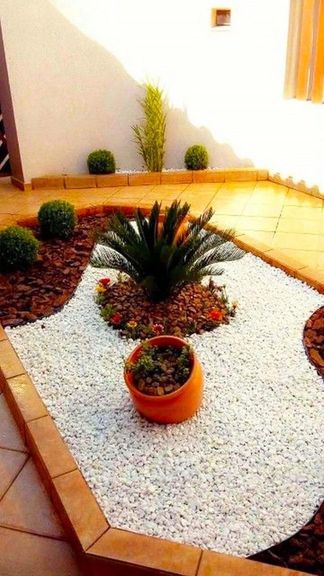 White Pebbles, Palm Centerpiece, Pure Calm