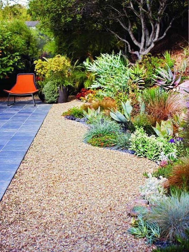 Low-Maintenance Pea Gravel Landscape