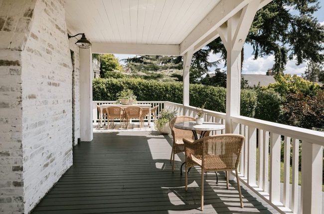 Multi-Zone Deck Living