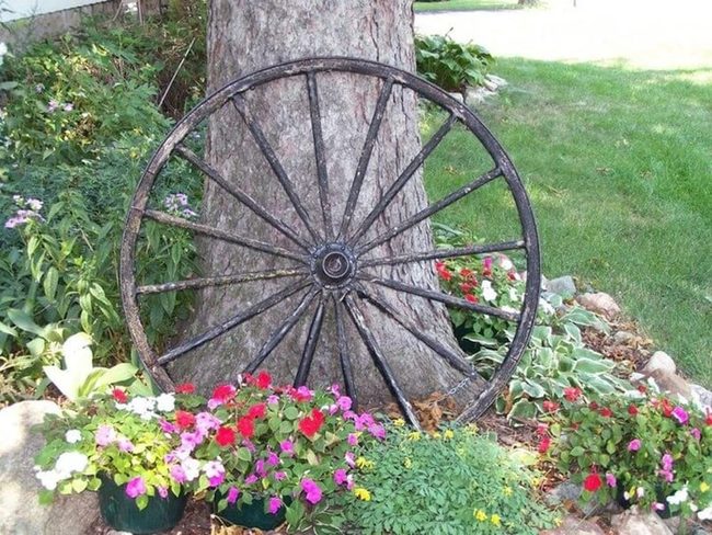 Painted Wheel Catches Garden Eyes