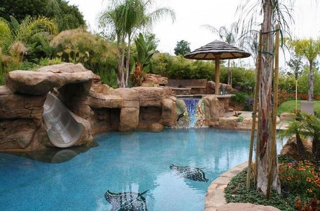 Swim-Up Bar Poolside Paradise
