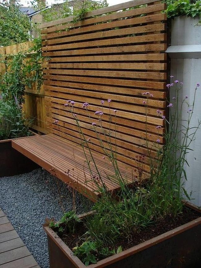 Natural Wood Slats Garden Statement