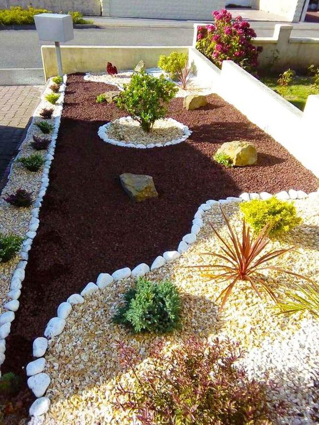 White Pebbles Dark Mulch Geometry