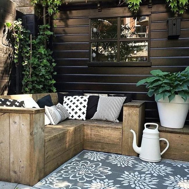 Dark Walls, Bold Floral Rug Garden