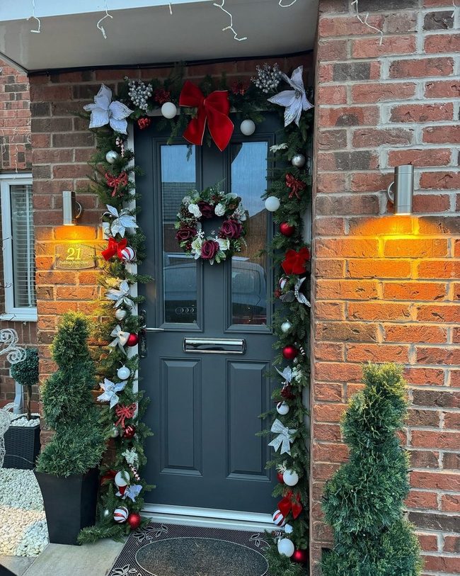 Red Bows Evergreen Doorway Glow