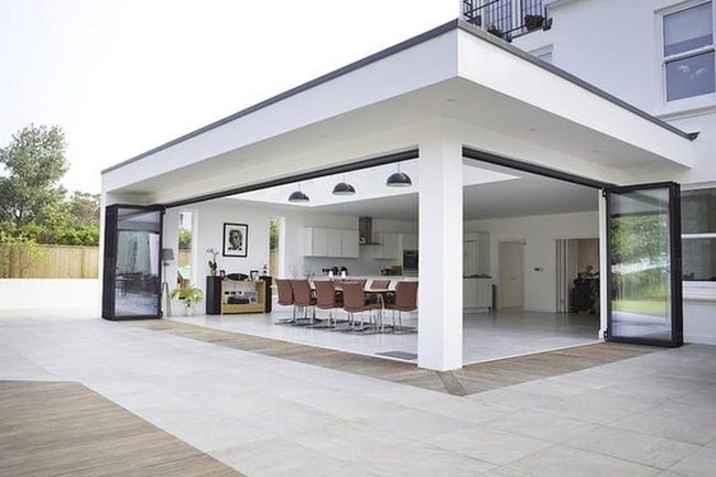 Glass Pavilion Connects Indoor Outdoor Living