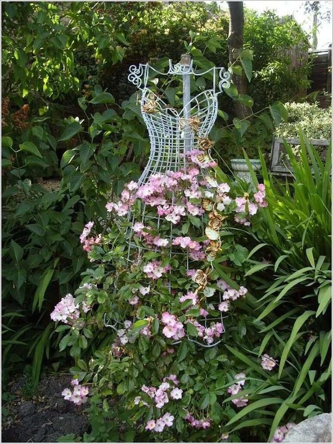 Metal Mannequin In Climbing Blooms