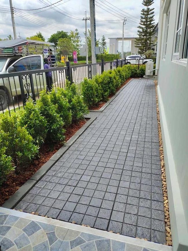 Concrete And Mulch Modern Landscape