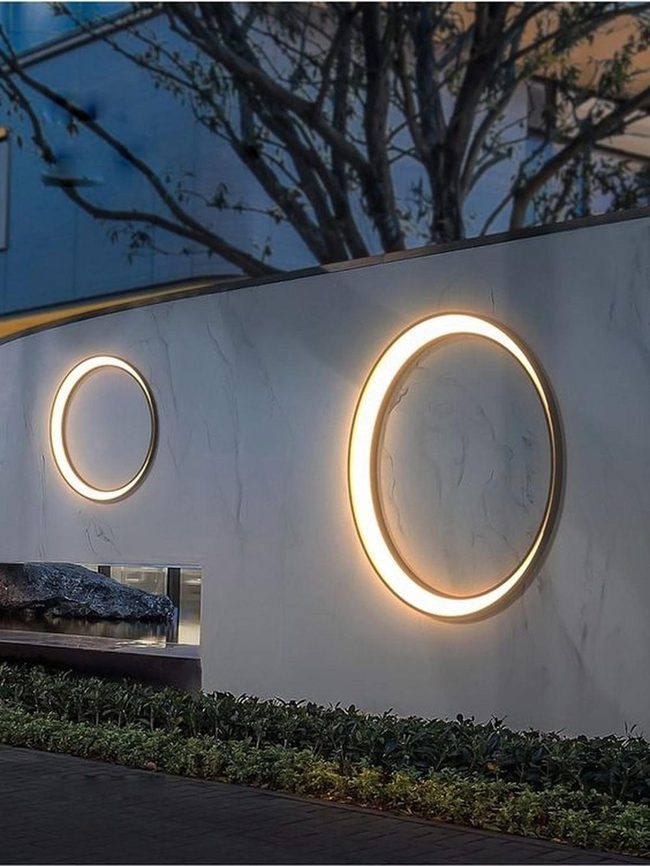 White Circular Lights With Natural Contrast