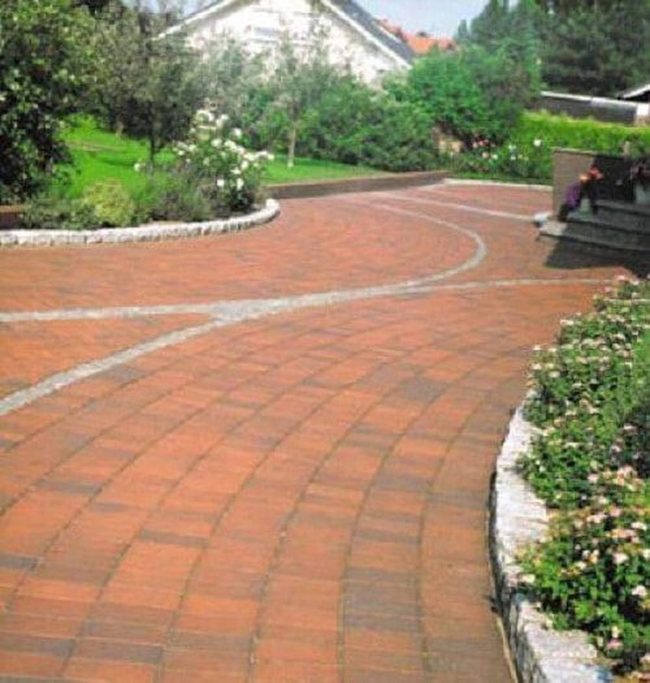 Red Brick Zigzag Garden Pathways