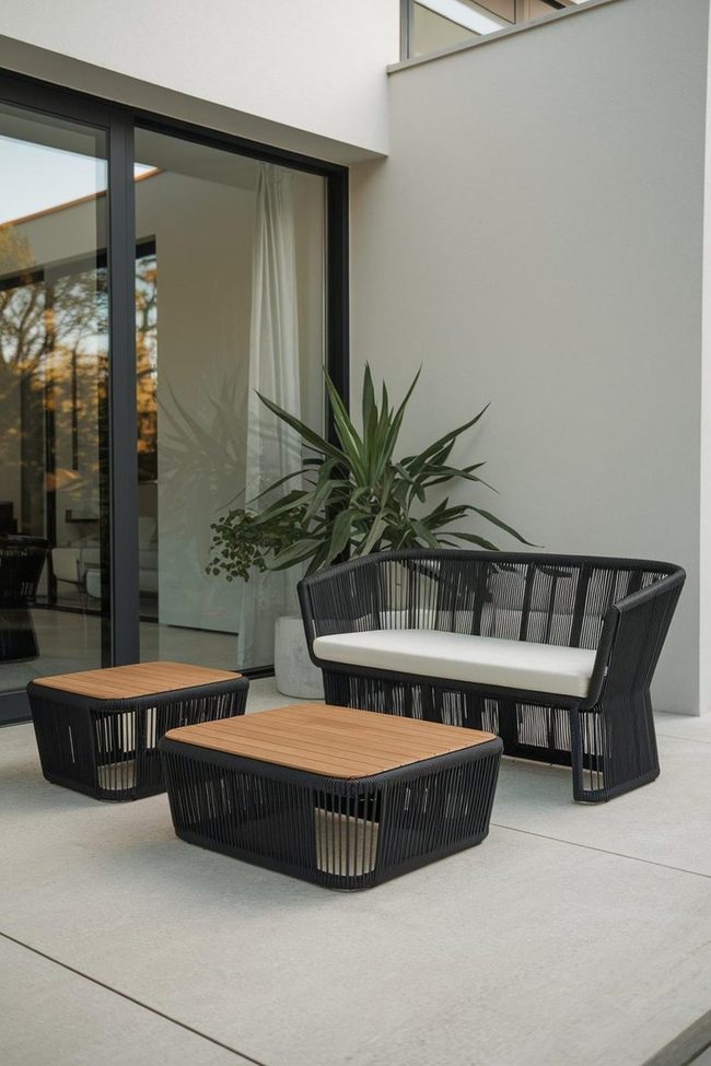 Plush Backyard Seating Arrangements