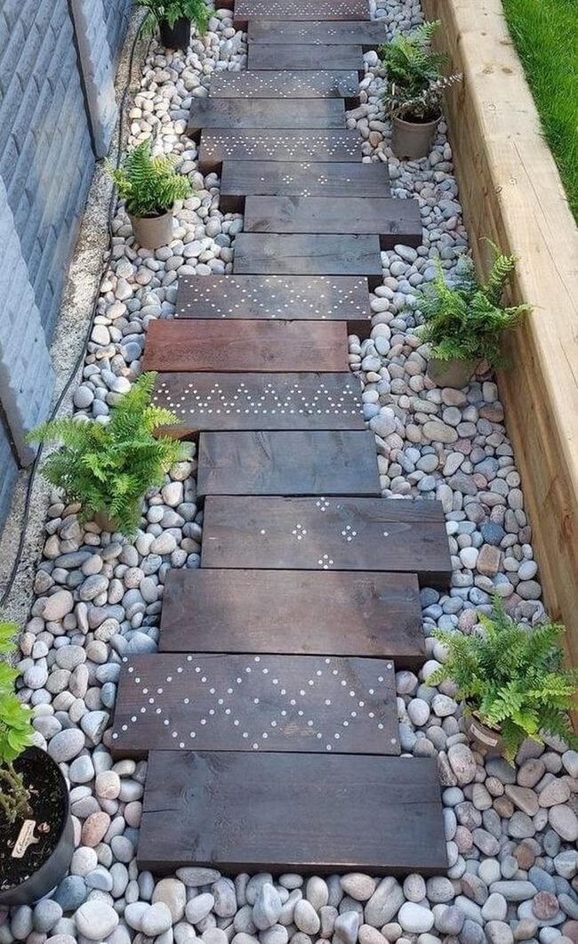 White-Dotted Wood Path Garden