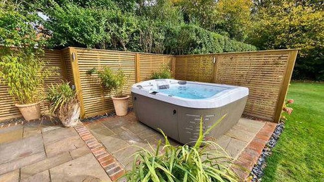 Cedar Slat Hot Tub Privacy