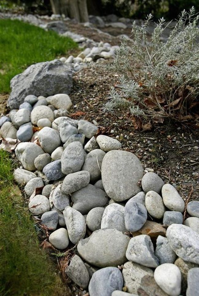 Gray River Stones Garden Edge