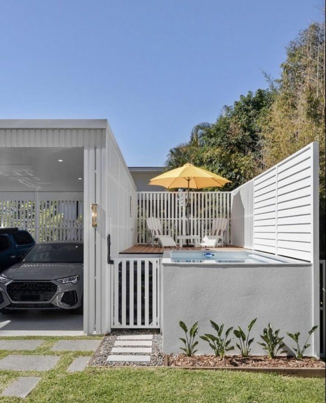 Mixed Pattern Wood Pool Screen