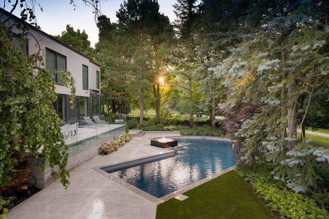 Transparent Glass Poolside Oasis