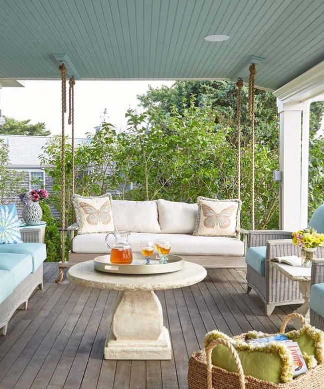 Suspended Wicker Daybed With Classical Base