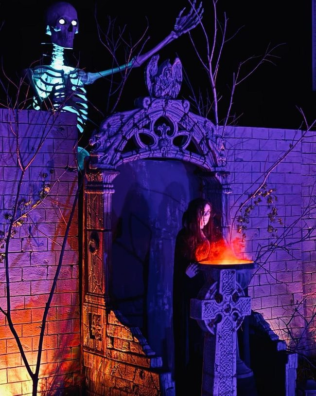 Giant Skeleton Halloween Yard Dominator