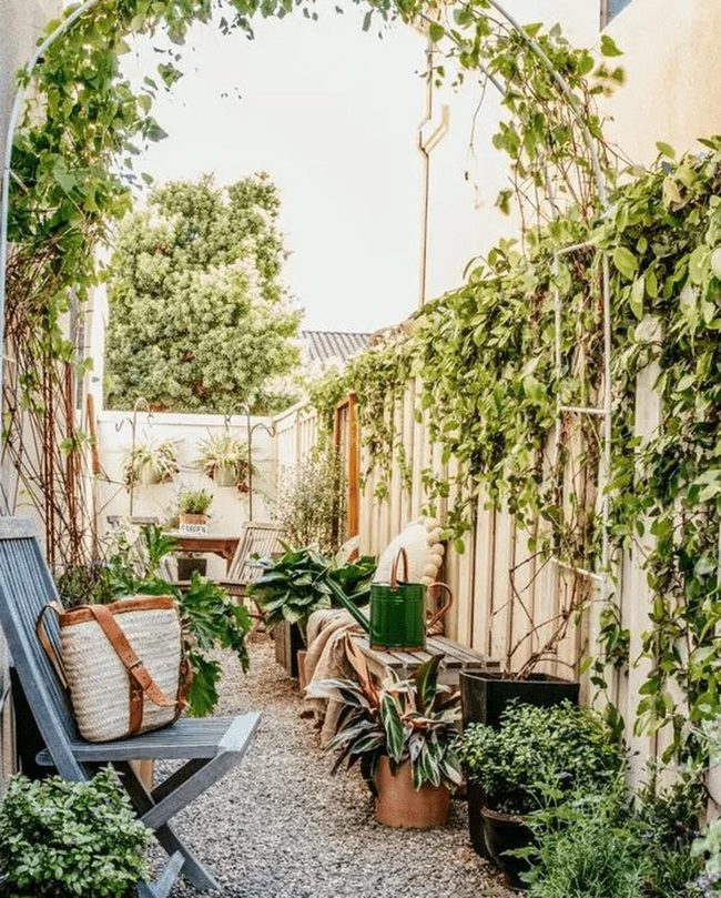 Green Canopy Relaxation Corner