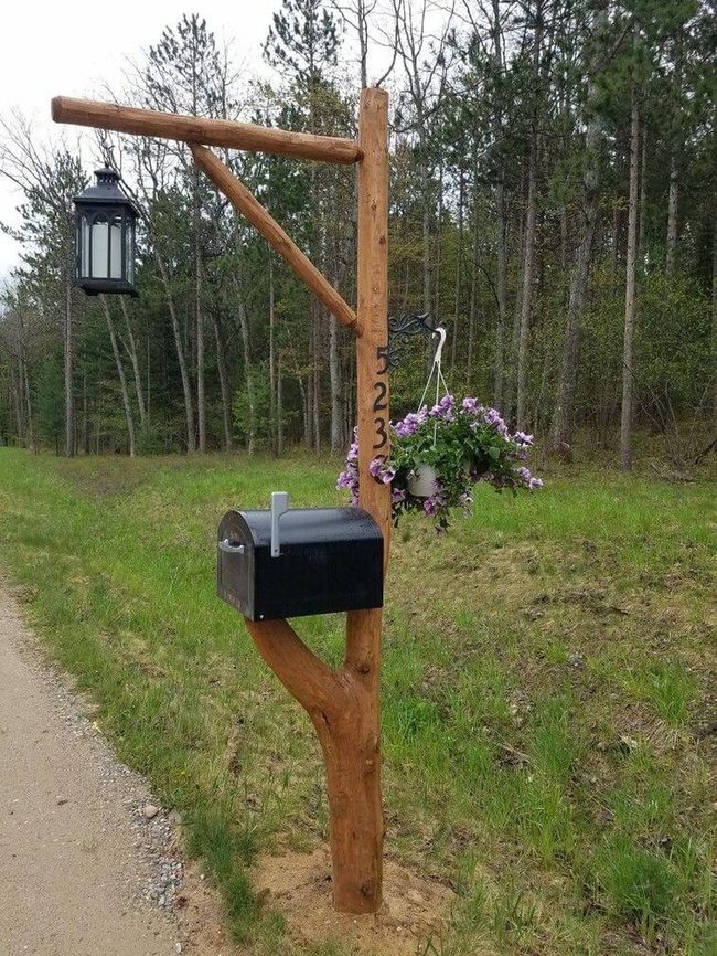 Glowing Branches Light Your Mailbox