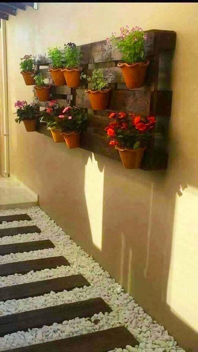 Weathered Wood Pallet Flower Wall