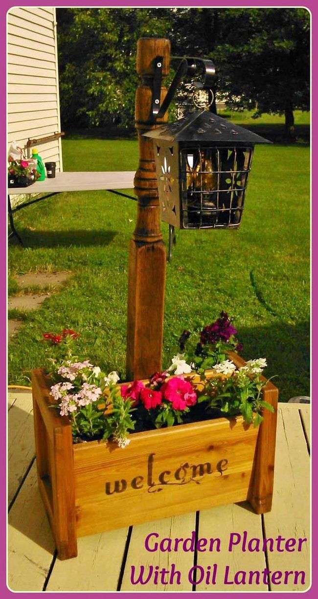 Lantern Planter Welcome Post