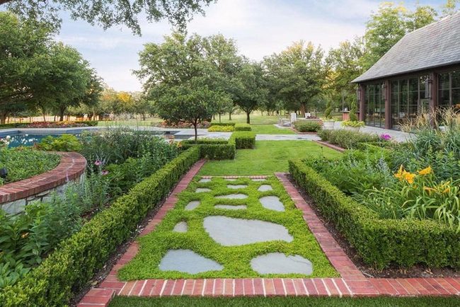 Red Brick Garden Simplicity
