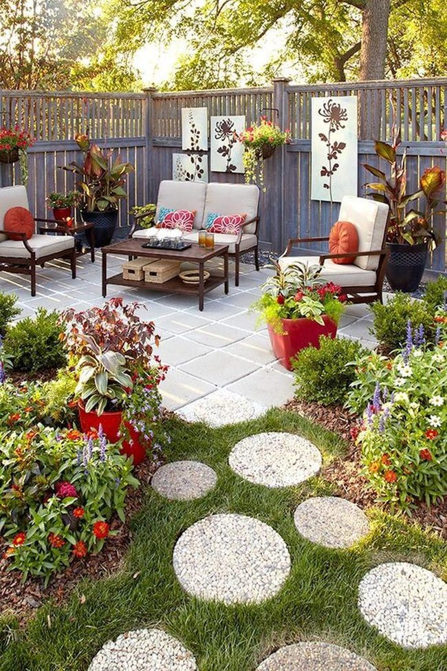 Green Garden Gathering Spot