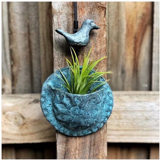 Fence-Mounted Succulent Pocket Gallery