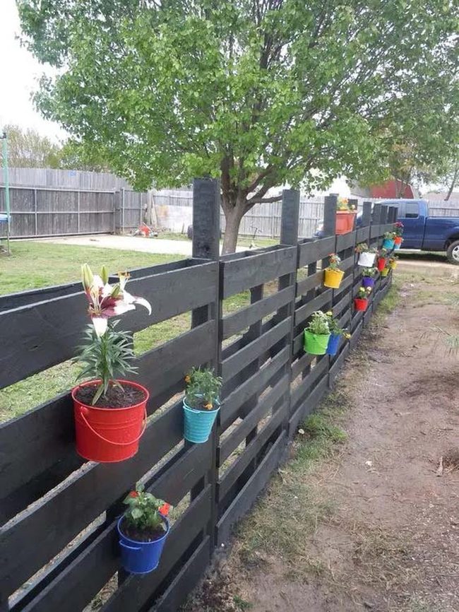 Vertical Pallets Transform Fences Instantly