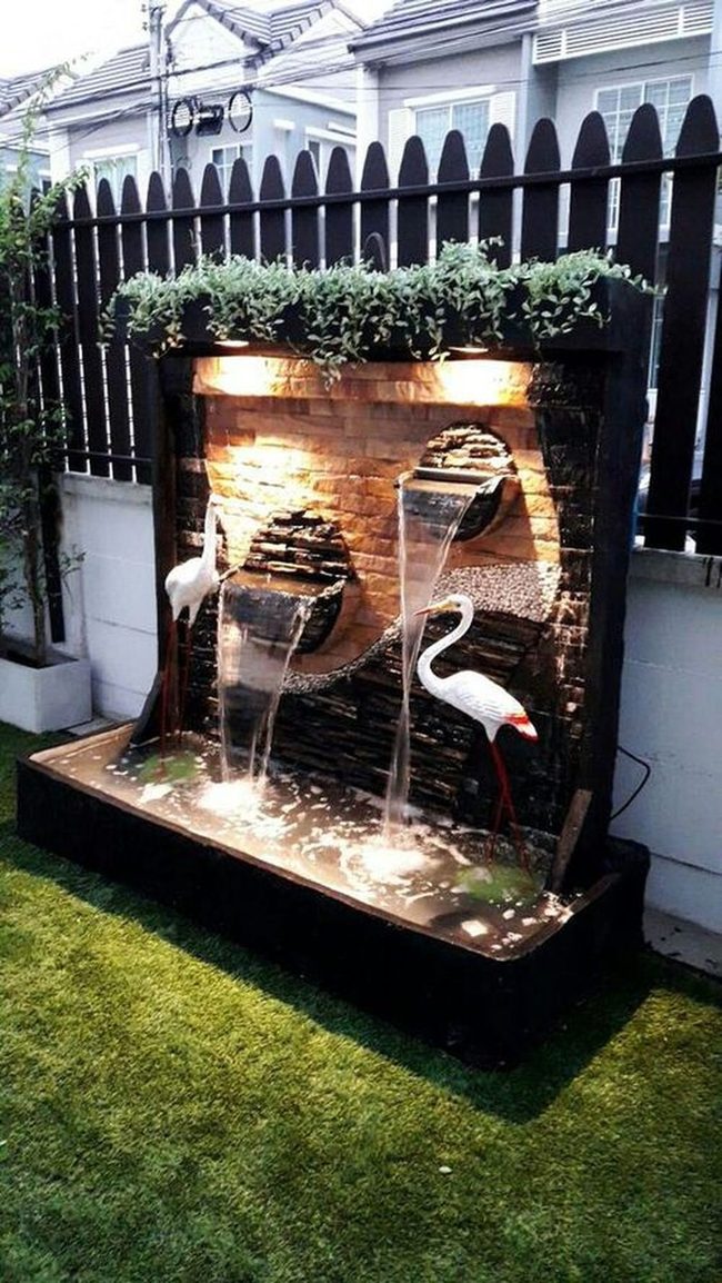 Metal And Wood Fence Garden Displays