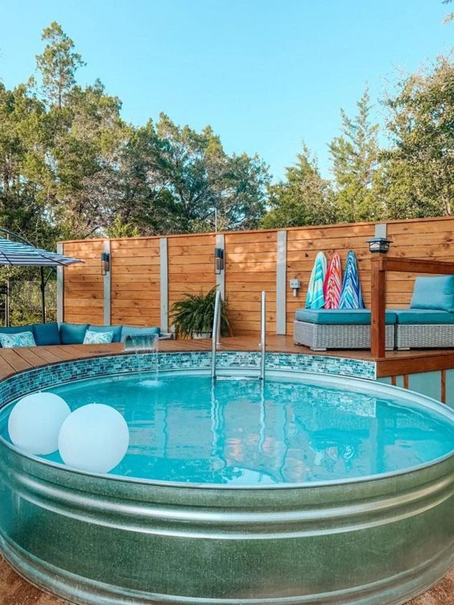 Backyard Blue Pool Oasis