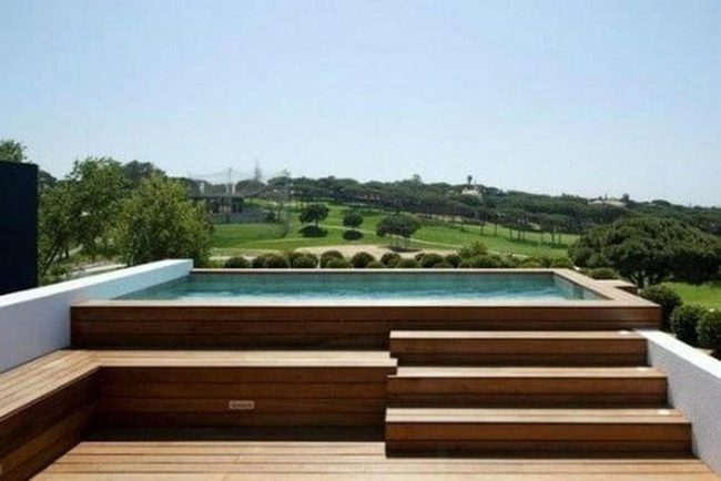 Unified Pool Deck With Integrated Seating