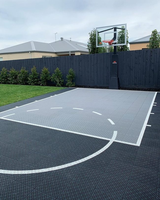 Black Tile Court, Modern Edge