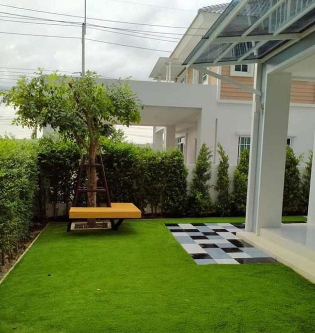 Tree-Wrapped Seating For Garden Views