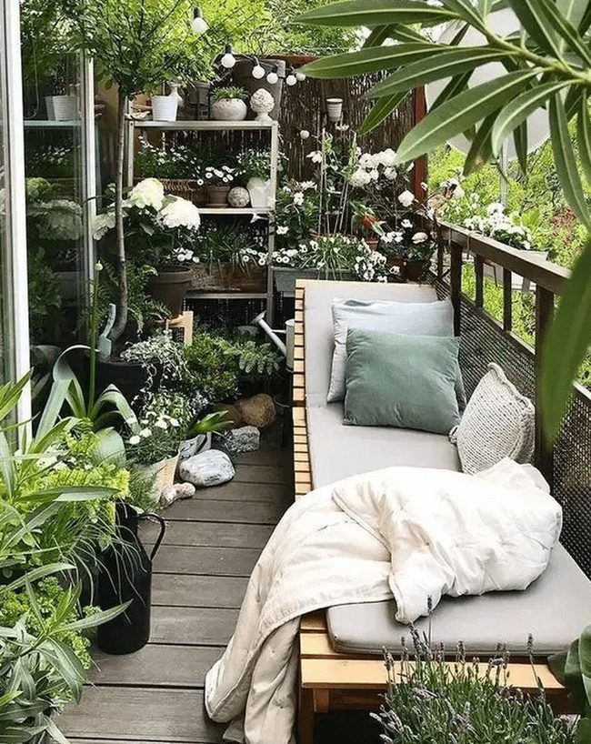 Urban Garden Balcony Retreat